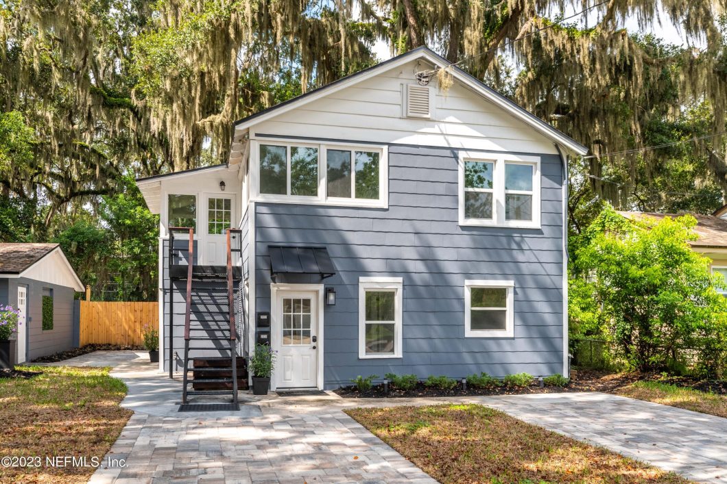 1243498 2832 Iroquois Avenue