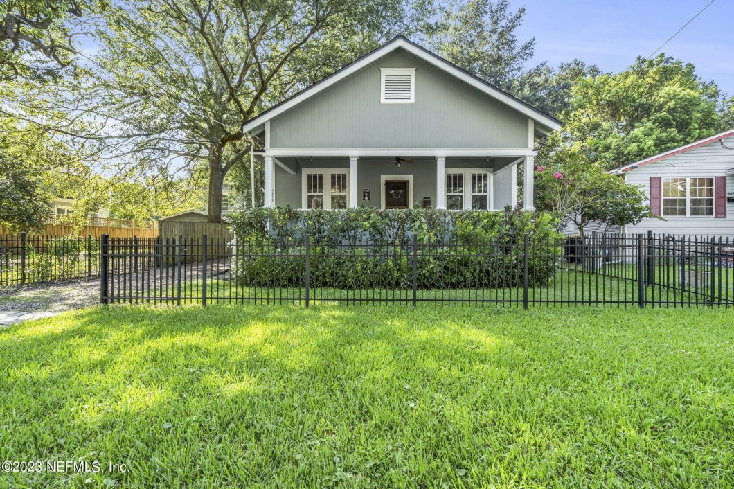 1240782 3858 Boone Park Avenue