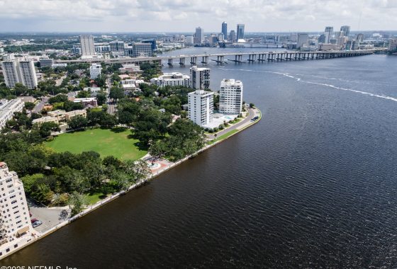 2105916 1596 Lancaster Terrace 3B