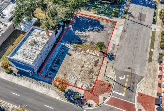 1143795 1648 Main Street