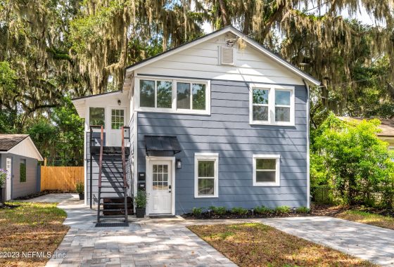 1243498 2832 Iroquois Avenue