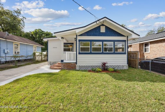 2124785 2562 Summit Street