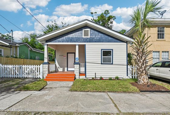 2139129 2120 Davis Street