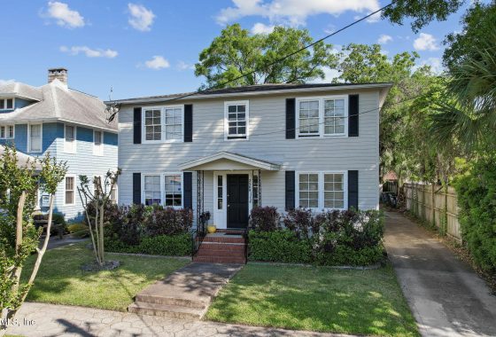 2141351 2569 Herschel Street