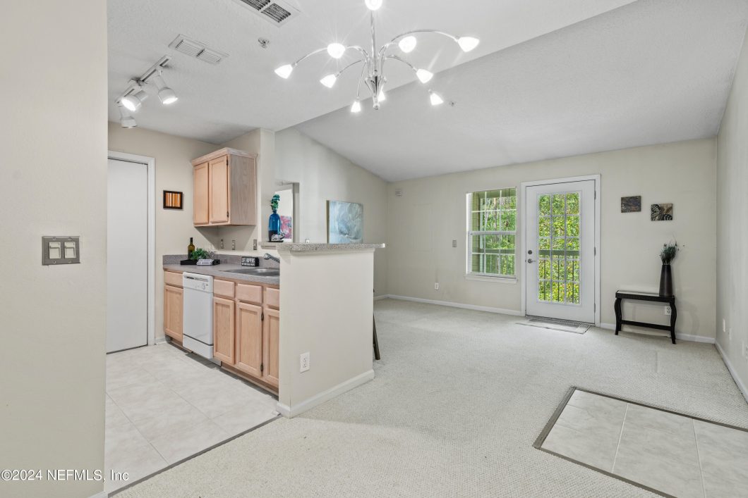 2049904 7701 Timberlin Park Boulevard 1636
