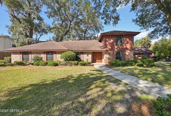 2118244 3707 S Cathedral Oaks Place