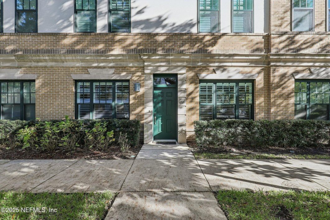 2118615 1661 Riverside Avenue 120