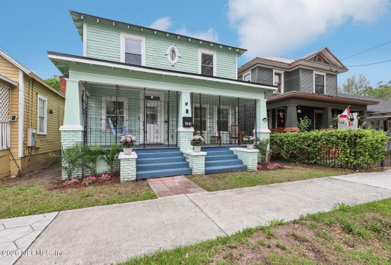 2139106 1941 Hubbard Street